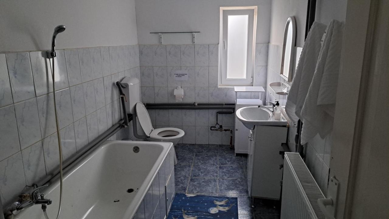 Casa Marcela Fundata Bagian luar foto