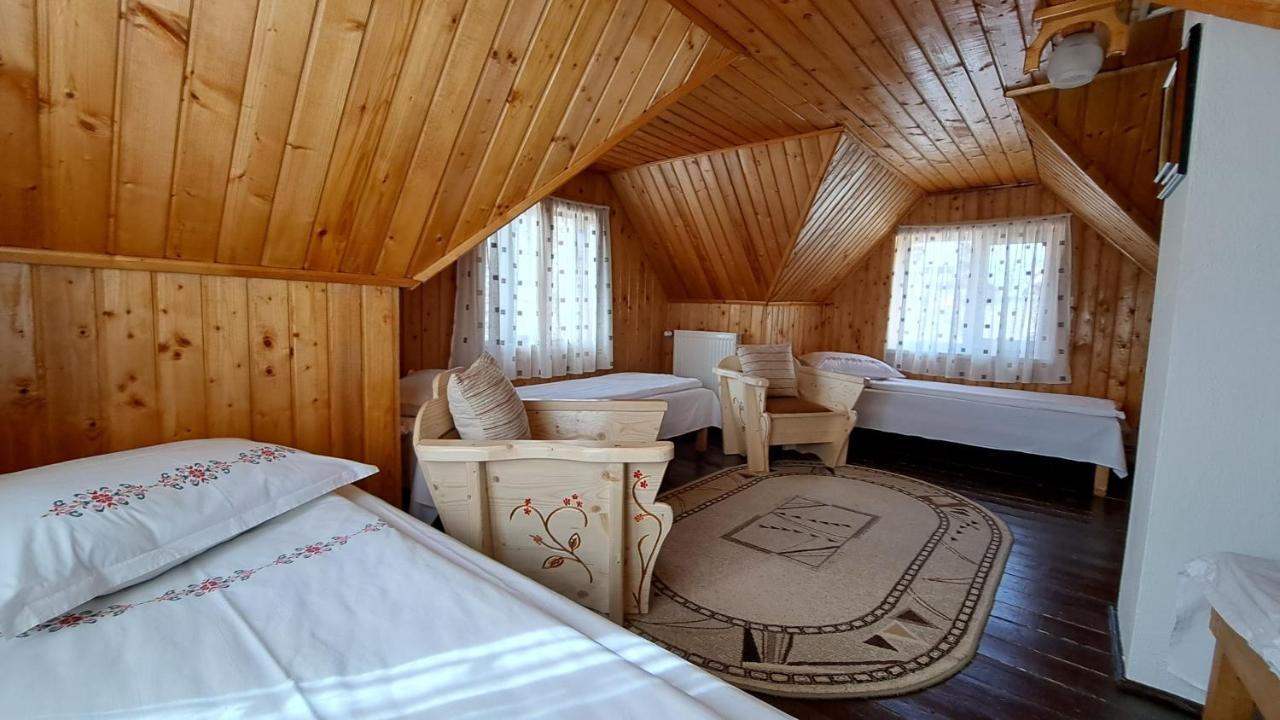 Casa Marcela Fundata Bagian luar foto