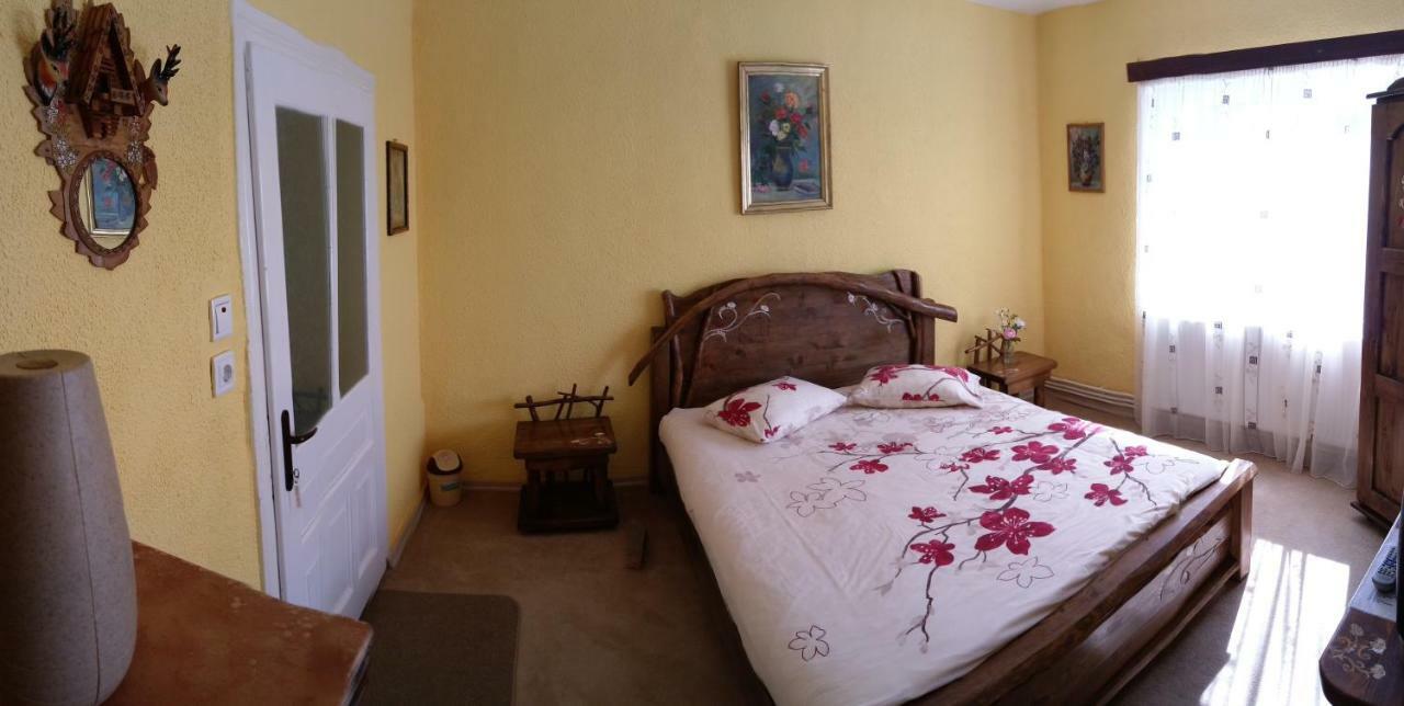 Casa Marcela Fundata Bagian luar foto